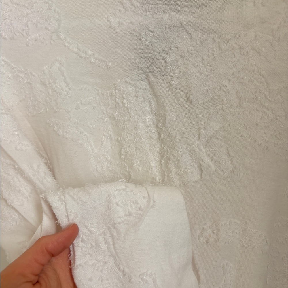 Elegant White Textured Women's Top - Picture 3 of 3
